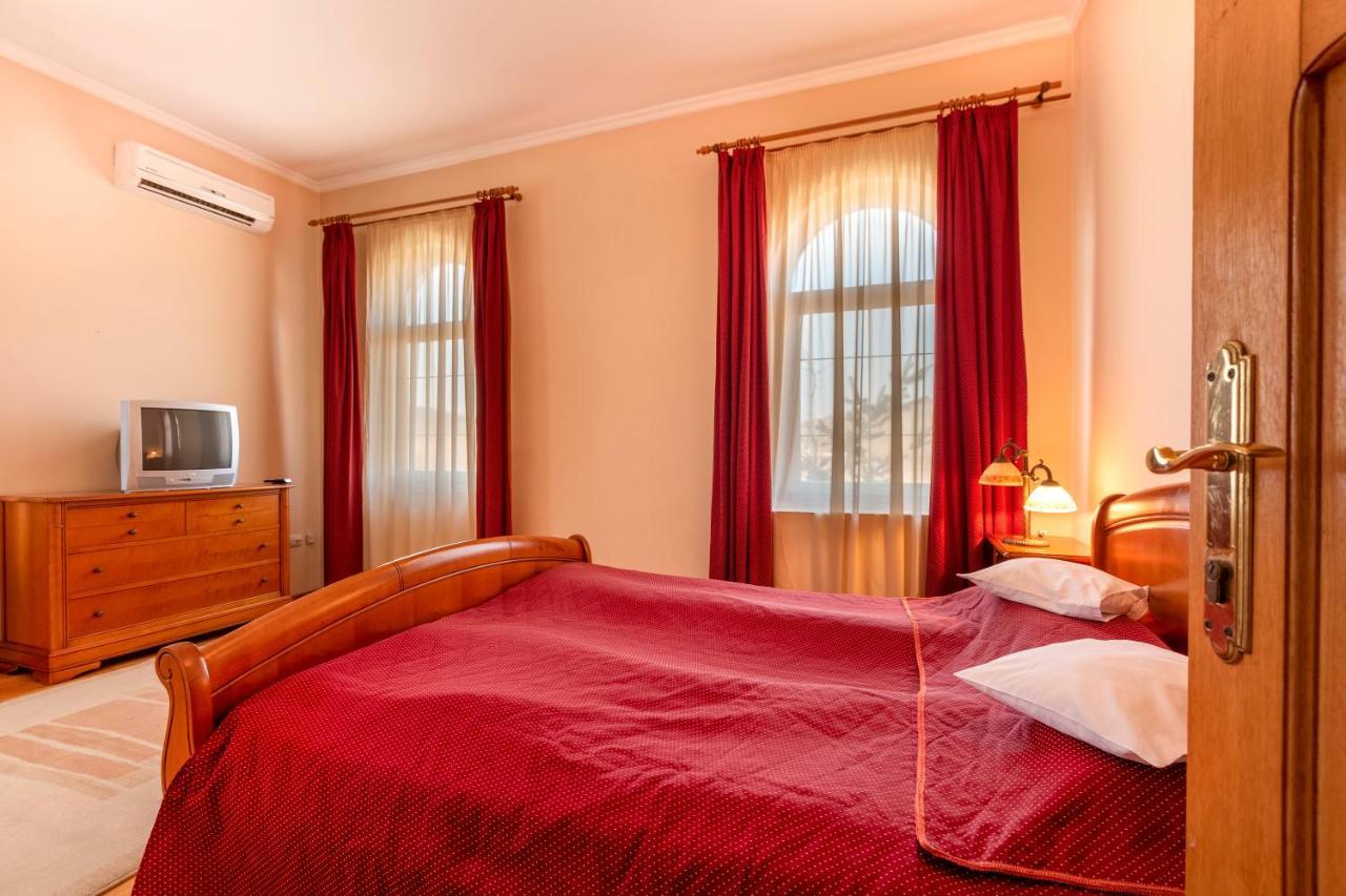 Hotel Denis ดาเนช ภายนอก รูปภาพ
