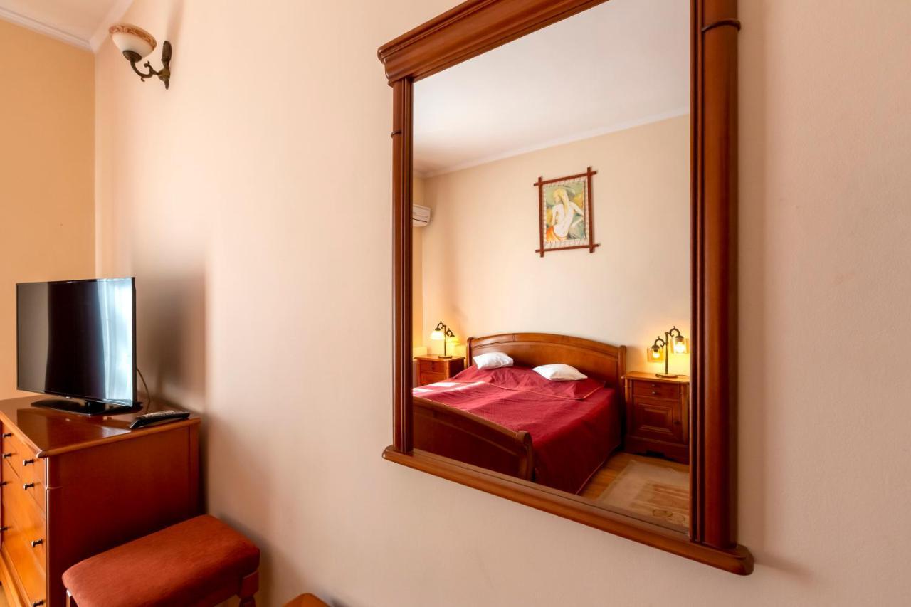 Hotel Denis ดาเนช ภายนอก รูปภาพ